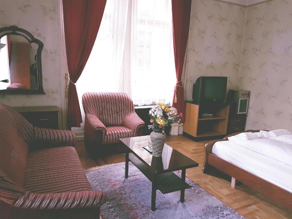 Retro Rooms Budapest Luaran gambar