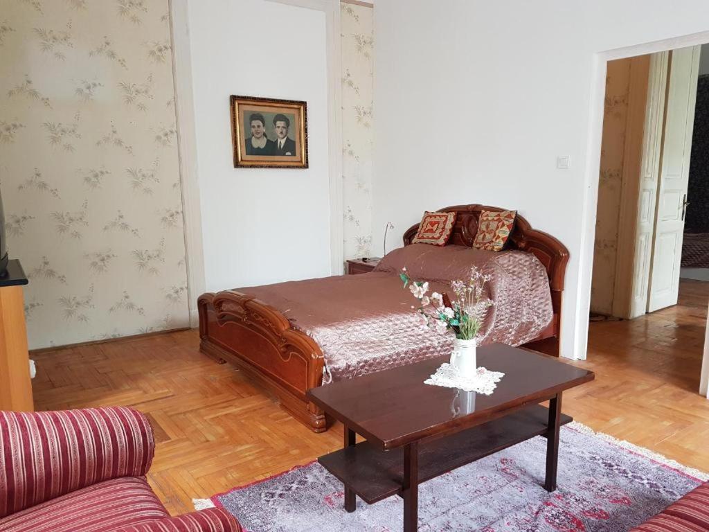 Retro Rooms Budapest Luaran gambar
