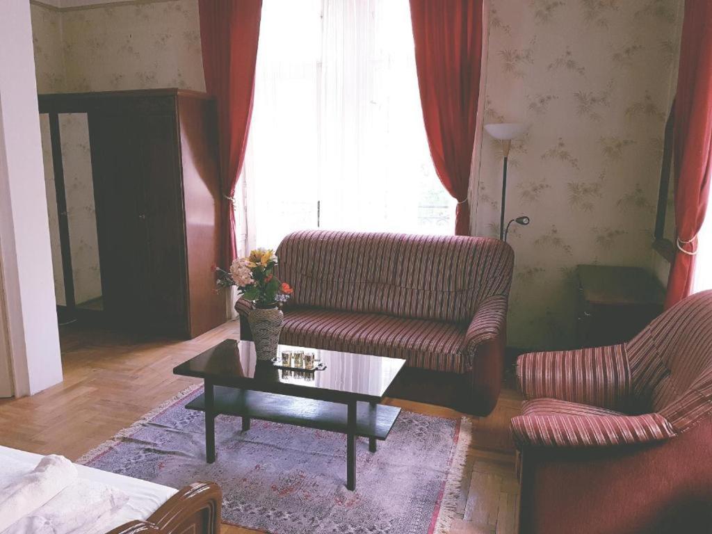 Retro Rooms Budapest Luaran gambar